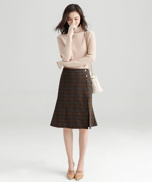 SAISON DE PAPILLON（セゾンドパピヨン）の「ハイネックシンプルリブニットトップス（ニット/セーター・レディース・ベージュ/ネイビー/キャメル・M/L）」の16枚目の写真