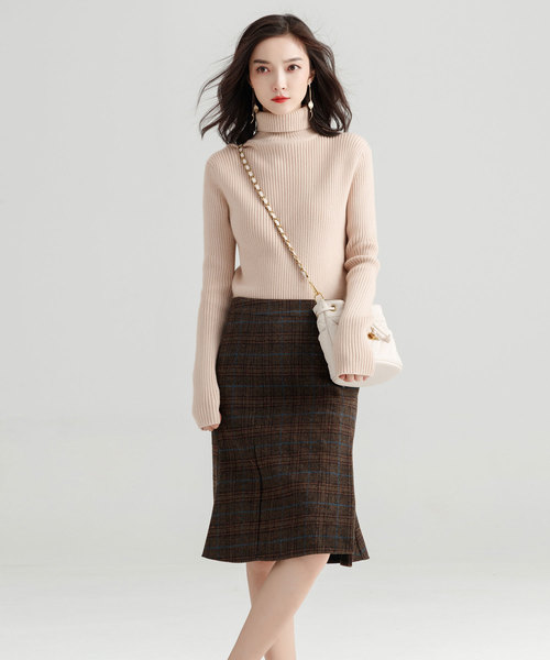 SAISON DE PAPILLON（セゾンドパピヨン）の「ハイネックシンプルリブニットトップス（ニット/セーター・レディース・ベージュ/ネイビー/キャメル・M/L）」の7枚目の写真