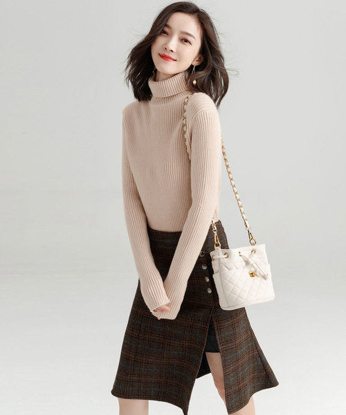 SAISON DE PAPILLON（セゾンドパピヨン）の「ハイネックシンプルリブニットトップス（ニット/セーター・レディース・ベージュ/ネイビー/キャメル・M/L）」の13枚目の写真