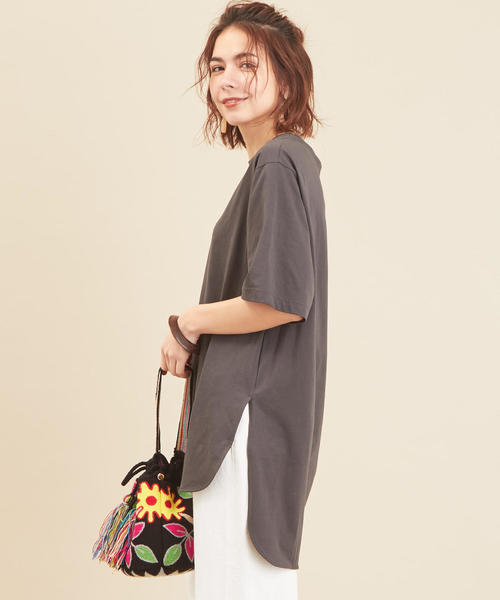 BEAUTY&YOUTH UNITED ARROWS(ビューティーアンドユースユナイテッドアローズ)の「BY∴ コットンサイドスリットビッグTシャツ◆(Tシャツ/カットソー・レディース・ホワイト/パープル/ブラック/ダークグレー/モカ・FREE)」の3枚目の写真