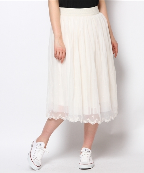 earth music&ecology（アースミュージックアンドエコロジー）の「チュール刺繍ロングスカート（スカート・レディース・アイボリー/ネイビー/ピンクベージュ・FREE）」の2枚目の写真
