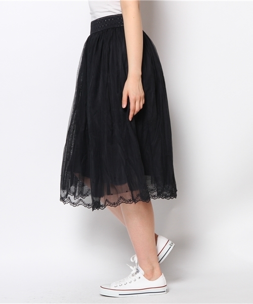 earth music&ecology（アースミュージックアンドエコロジー）の「チュール刺繍ロングスカート（スカート・レディース・アイボリー/ネイビー/ピンクベージュ・FREE）」の4枚目の写真