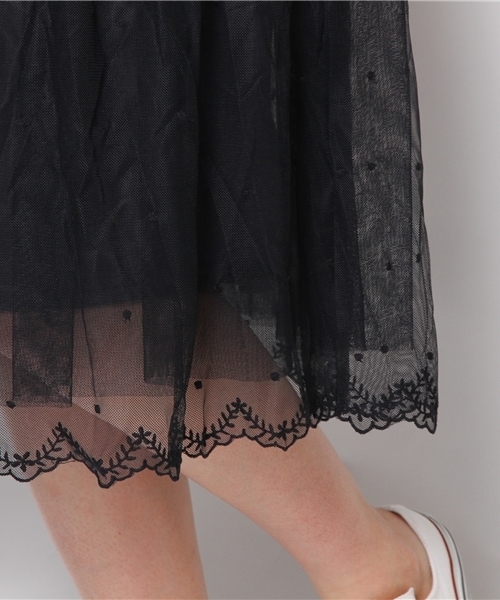 earth music&ecology（アースミュージックアンドエコロジー）の「チュール刺繍ロングスカート（スカート・レディース・アイボリー/ネイビー/ピンクベージュ・FREE）」の7枚目の写真