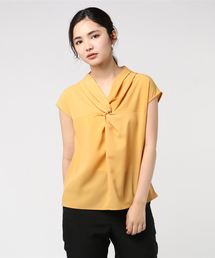 フロントツイストフレンチスリーブブラウス