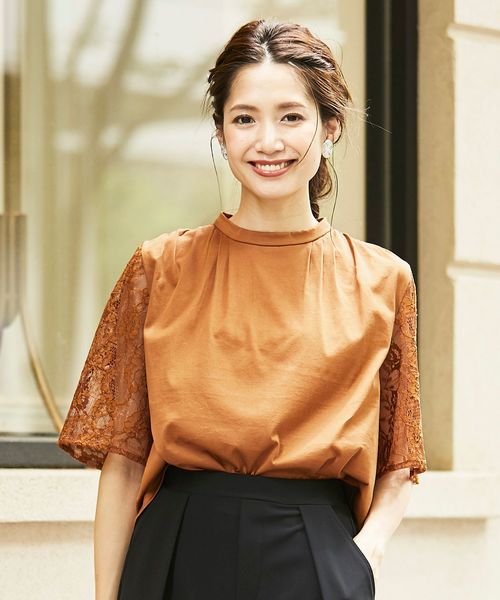 Perle Peche(ペルルペッシュ)の「スリーブレースプルオーバー(Tシャツ/カットソー)」|キャメル