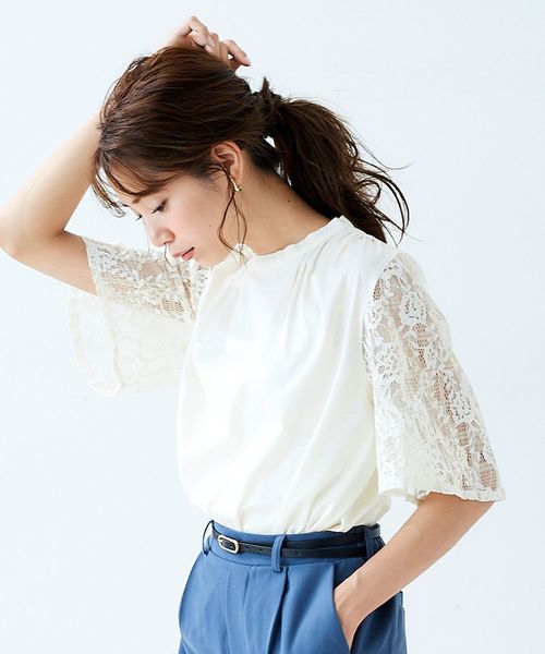 Perle Peche(ペルルペッシュ)の「スリーブレースプルオーバー(Tシャツ/カットソー)」|アイボリー
