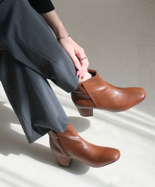 AmiAmi(アミアミ)の「【2024AW新改良!】スクエアトゥショートブーツ(ブーツ・レディース・ブラック/ブラウン/ダークブラウン/グレー/ブラック系その他/キャメル/ベージュ/ブラック系その他2/グレイッシュベージュ・LL/S/M/L)」の1枚目の写真