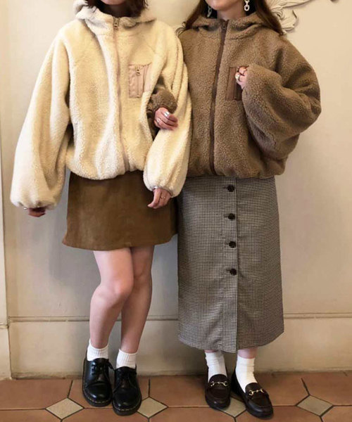 PairPair（ペアペア）の「フード付袖ボリュームボアブルゾン（ブルゾン・レディース・ベージュ/ライトベージュ/モカ・FREE）」の6枚目の写真