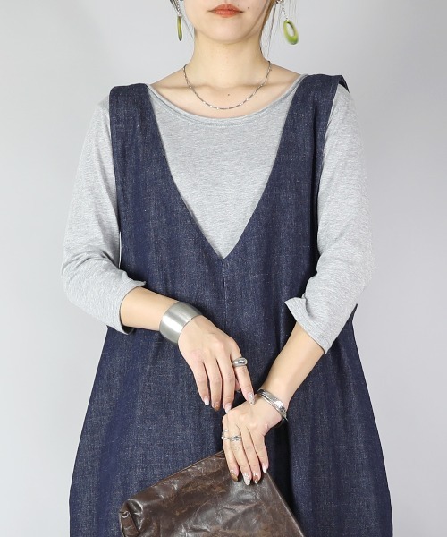 and it_（アンドイット）の「【日本製】シンプルカラー7分袖ロングカットソー（Tシャツ/カットソー・レディース・マスタード/ライトピンク/サーモンピンク/ワイン/オレンジ/ネイビー/ライトブルー/ブルーグリーン/ロイヤルブルー/パープル/ラベンダー/ブラック/チャコールグレー/杢グレー/ブラウン/オートミール/ライトカーキ/ホワイト/アイボリー/モカ・LARGE/X-LARGE/MEDIUM）」の6枚目の写真