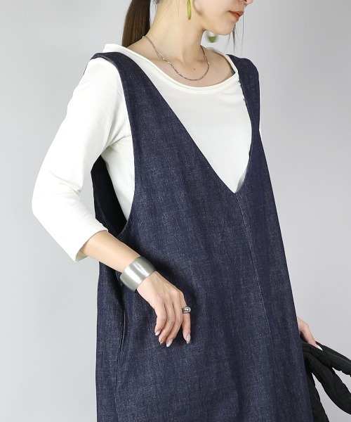 and it_（アンドイット）の「【日本製】シンプルカラー7分袖ロングカットソー（Tシャツ/カットソー・レディース・マスタード/ライトピンク/サーモンピンク/ワイン/オレンジ/ネイビー/ライトブルー/ブルーグリーン/ロイヤルブルー/パープル/ラベンダー/ブラック/チャコールグレー/杢グレー/ブラウン/オートミール/ライトカーキ/ホワイト/アイボリー/モカ・LARGE/X-LARGE/MEDIUM）」の3枚目の写真