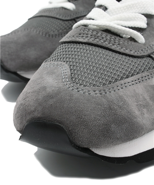 BEAMS(ビームス)の「NEW BALANCE / M990(スニーカー・メンズ・チャコールグレー・26.5cm/27.5cm/27.0cm/26.0cm/28.0cm/28.5cm/25.5cm)」の4枚目の写真