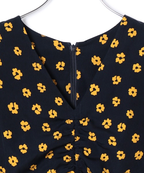 ADAM ET ROPE'（アダムエロペ）の「フロントドロストギャザーワンピース（ワンピース・レディース・ネイビー/ブルー系その他・FREE）」の9枚目の写真