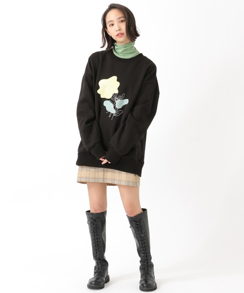 DRUG WITHOUT SIDE EFFECT(ドラッグ ウィズアウト サイド エフェクト)の「DRUG WITHOUT SIDE EFFECT/DWS FLOWERプルオーバー 2932646(スウェット・レディース・ブラック・FREE)」の2枚目の写真