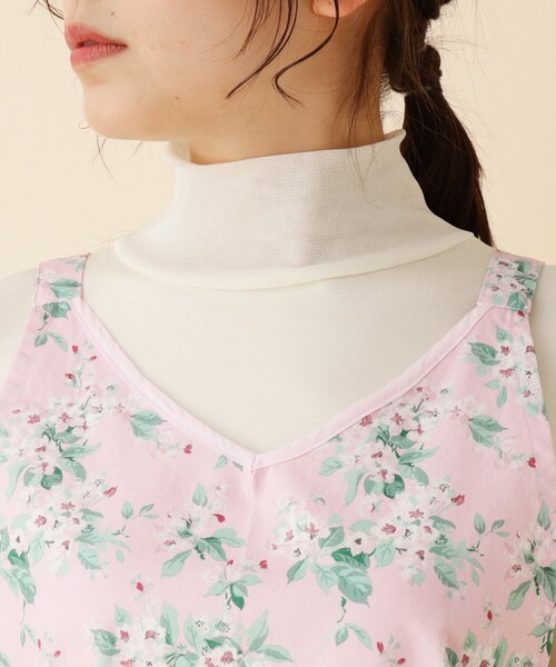 LAURA ASHLEY（ローラアシュレイ）の「フラワー柄レディースエプロン（エプロン・レディース・ホワイト系1/サックスブルー系/ピンク系5・00）」の7枚目の写真