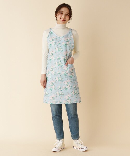 LAURA ASHLEY（ローラアシュレイ）の「フラワー柄レディースエプロン（エプロン・レディース・ホワイト系1/サックスブルー系/ピンク系5・00）」の13枚目の写真