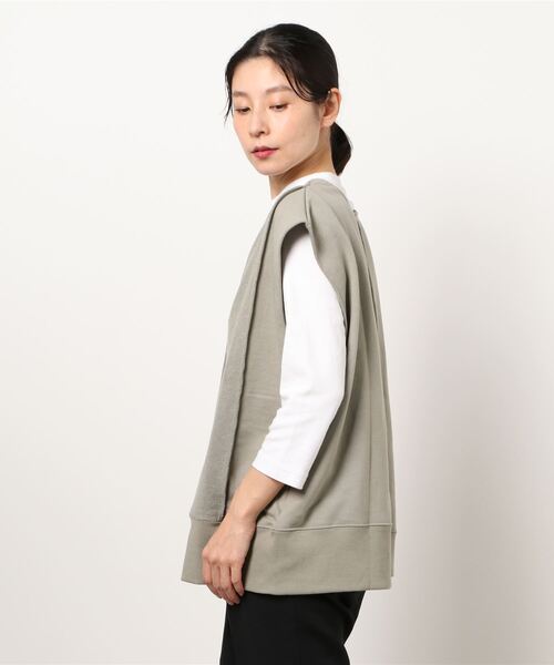SPINNS(スピンズ)の「【2WAY仕様】切替ベスト(ベスト・レディース・カーキ/グレイッシュベージュ/ライトブルーグレー・ONESIZE)」の4枚目の写真