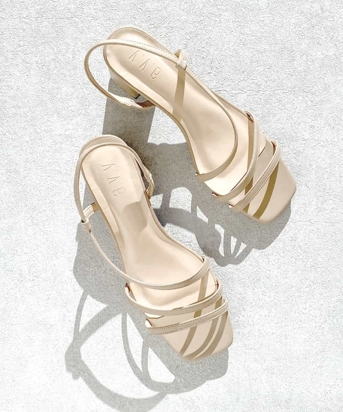 a.v.v（アーヴェヴェ）の「アシメストラップクッションサンダル（サンダル・レディース・ミント/ブラック/ベージュ・23.5/22.5/24.5）」の3枚目の写真