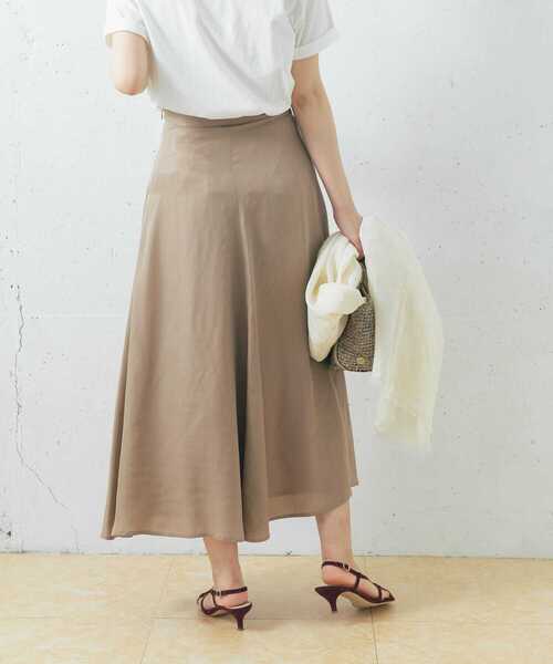 URBAN RESEARCH ROSSO WOMEN(アーバンリサーチ ロッソ)の「キュプラフレアスカート(スカート・レディース・ライトグレー/ベージュ/グリーン・38/36)」の5枚目の写真