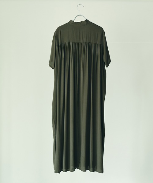 ECRIRE(エクリール)の「スタンドカラー半袖シャツワンピース(シャツワンピース・レディース・ブラック/ベージュ/ネイビー/オフホワイト/グリーン・フリー)」の14枚目の写真