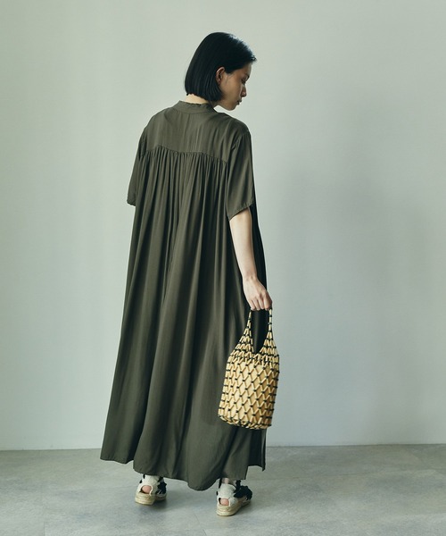 ECRIRE(エクリール)の「スタンドカラー半袖シャツワンピース(シャツワンピース・レディース・ブラック/ベージュ/ネイビー/オフホワイト/グリーン・フリー)」の16枚目の写真