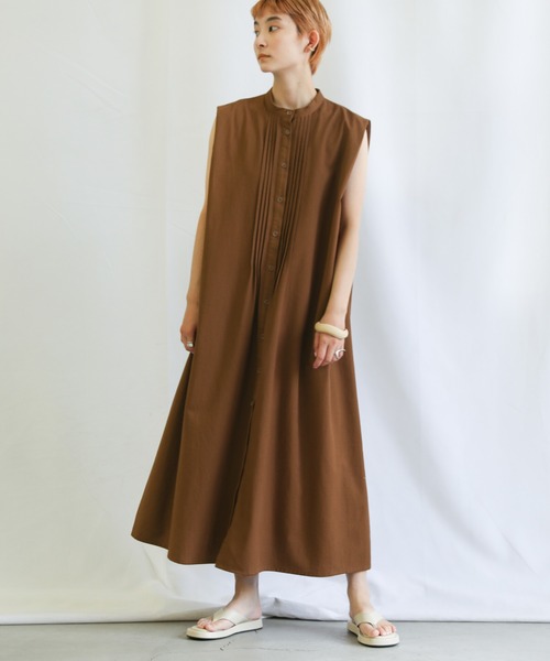 ノースリーブフロントタックワンピースを使った人気ファッション