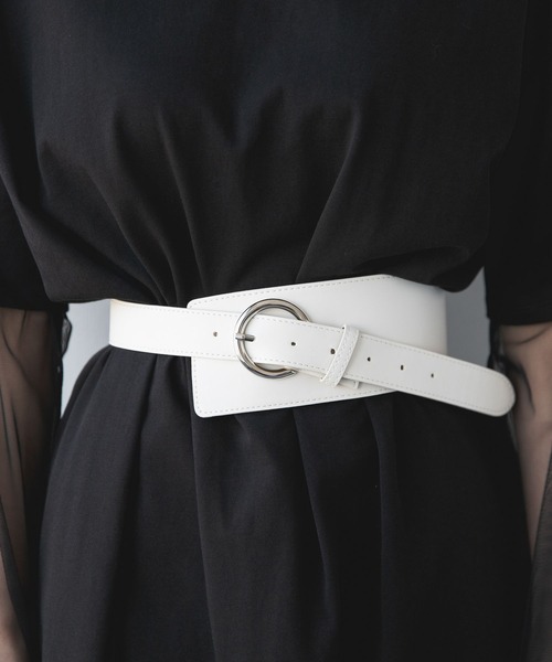 HARE(ハレ)の「【WEB限定アイテム】ワイドアシメベルト(HARE)(ベルト・レディース・ホワイト/ブラック・FREE)」の1枚目の写真