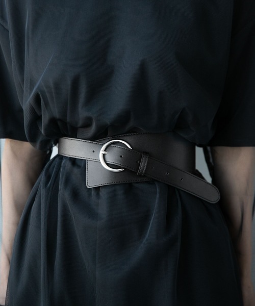 HARE(ハレ)の「【WEB限定アイテム】ワイドアシメベルト(HARE)(ベルト・レディース・ホワイト/ブラック・FREE)」の2枚目の写真