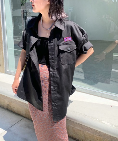 WHO'S WHO gallery（フーズフーギャラリー）の「【KOOKY'N/クーキー】サファリツイルシャツ（シャツ/ブラウス・メンズ・ブラック/ベージュ/カーキ/インディゴブルー・FREE）」の2枚目の写真