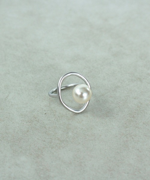 Three Four Time（ｽﾘｰﾌｫｰﾀｲﾑ）の「マットメタルフレームパールリング　#13（リング・レディース・ゴールド/シルバー・FREE）」の2枚目の写真