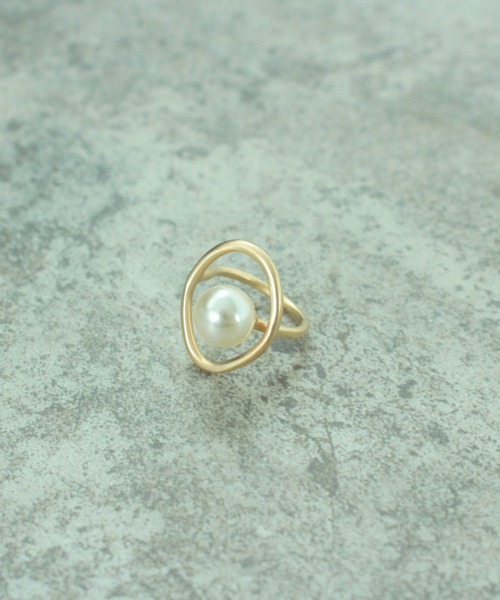 Three Four Time（ｽﾘｰﾌｫｰﾀｲﾑ）の「マットメタルフレームパールリング　#13（リング・レディース・ゴールド/シルバー・FREE）」の11枚目の写真
