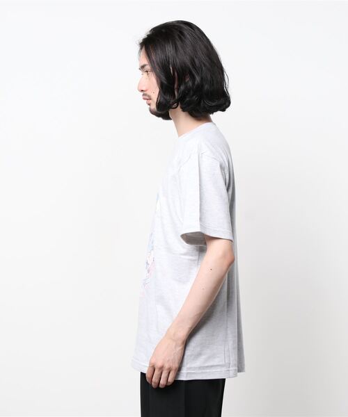 WEGO GRAPHICS（ウィゴーグラフィックス）の「WEGO/放課後アート部 ガブリイズムガブリメリーT（Tシャツ/カットソー・メンズ・ホワイト/ライトグレー・MEDIUM/LARGE/X-LARGE）」の18枚目の写真