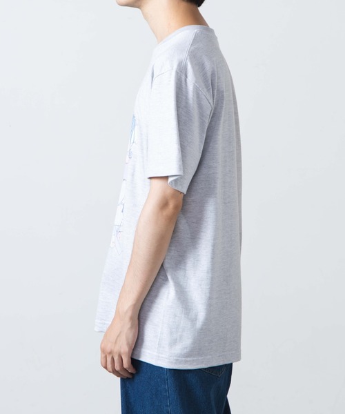 WEGO GRAPHICS（ウィゴーグラフィックス）の「WEGO/放課後アート部 ガブリイズムガブリメリーT（Tシャツ/カットソー・メンズ・ホワイト/ライトグレー・MEDIUM/LARGE/X-LARGE）」の9枚目の写真