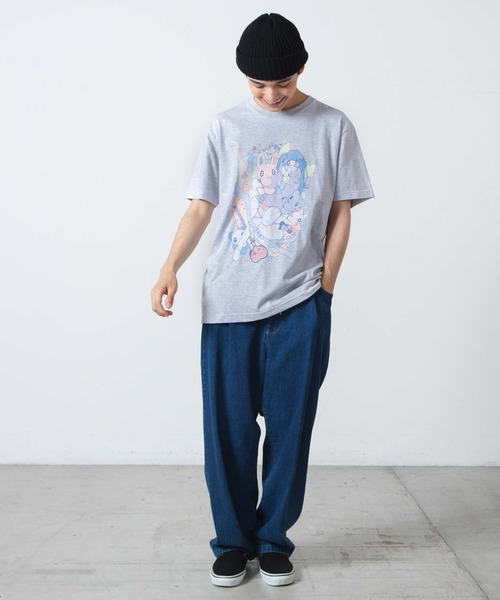 WEGO GRAPHICS（ウィゴーグラフィックス）の「WEGO/放課後アート部 ガブリイズムガブリメリーT（Tシャツ/カットソー・メンズ・ホワイト/ライトグレー・MEDIUM/LARGE/X-LARGE）」の5枚目の写真