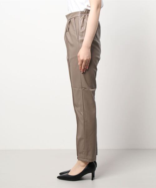 Bab（バブ）の「【WEB限定】フェイクレザーテーパードパンツ（その他パンツ・レディース・モカ/アイボリー・38）」の12枚目の写真