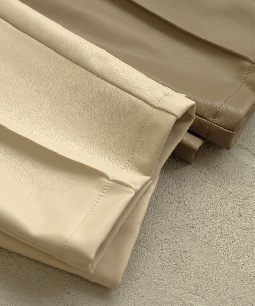 Bab（バブ）の「【WEB限定】フェイクレザーテーパードパンツ（その他パンツ・レディース・モカ/アイボリー・38）」の8枚目の写真