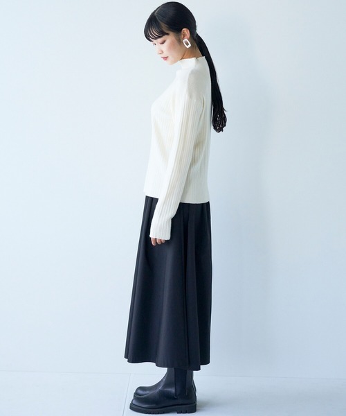 haco!(ハコ)の「色違いで欲しくなる!付かず離れずほどよいフィット感が便利なシンプルリブニット(ニット/セーター・レディース・ブラック/アイボリー/グリーン・MEDIUM/X-LARGE/LARGE)」の14枚目の写真