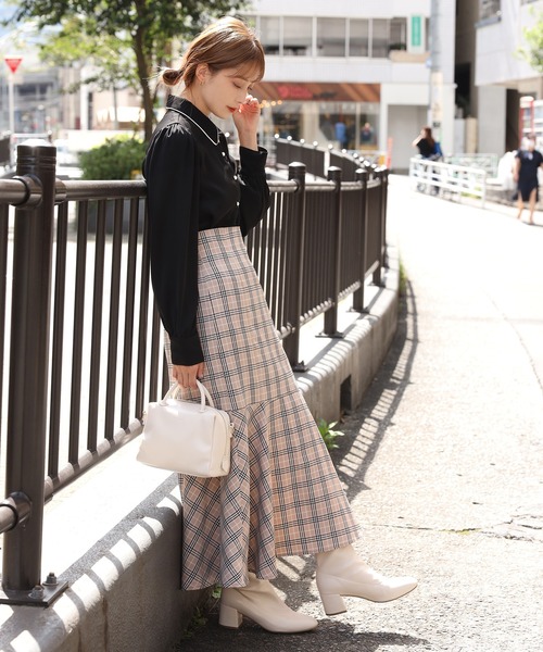 one after another NICE CLAUP(ワンアフターアナザーナイスクラップ)の「高見え上品に決まる!プチプラ!パイピングパールボタンブラウス(シャツ/ブラウス・レディース・ブラック/サックスブルー/アイボリー/モカ・FREE)」の18枚目の写真