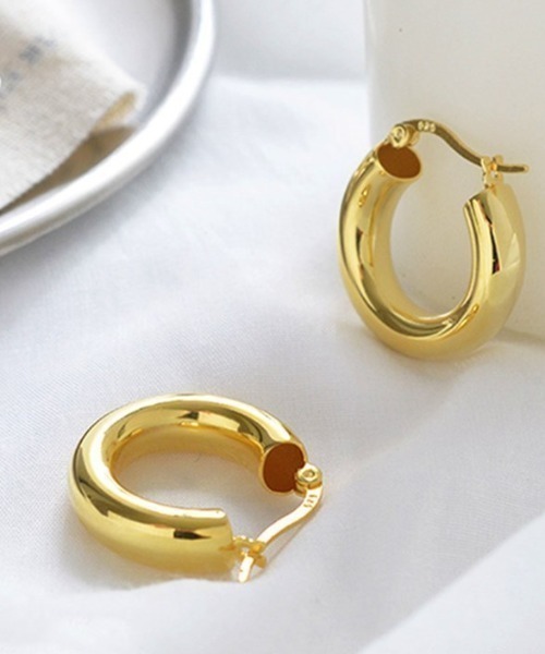 yu-ka（ユーカ）の「YU-KA : シルバー ぷっくりフープピアス（ピアス（両耳用）・レディース・ゴールド/シルバー・ONE SIZE）」の4枚目の写真