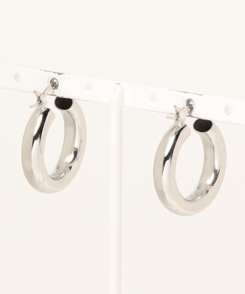 yu-ka（ユーカ）の「YU-KA : シルバー ぷっくりフープピアス（ピアス（両耳用）・レディース・ゴールド/シルバー・ONE SIZE）」の9枚目の写真