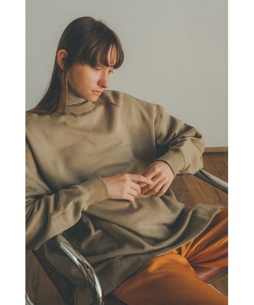 CLANE（クラネ）の「FRUIT OF THE ROOM×CLANE/フルーツオブザルーム×クラネ/Wide Sweat Tops(ワイドスウェット)/ 11105-2132（スウェット・レディース・チャコールグレー/ベージュ・FREE）」の2枚目の写真