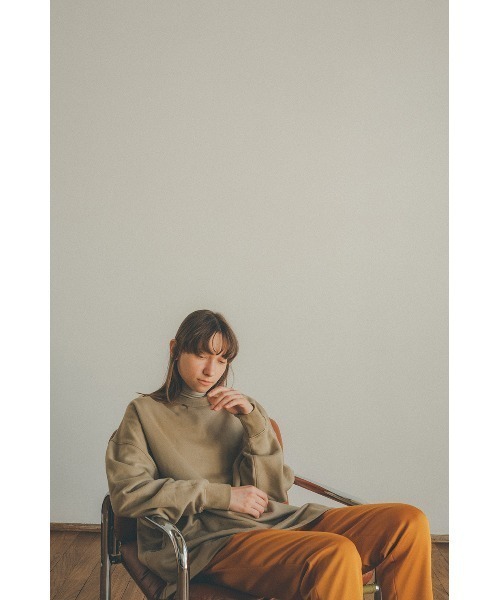 CLANE（クラネ）の「FRUIT OF THE ROOM×CLANE/フルーツオブザルーム×クラネ/Wide Sweat Tops(ワイドスウェット)/ 11105-2132（スウェット・レディース・チャコールグレー/ベージュ・FREE）」の7枚目の写真