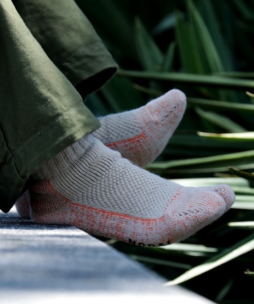 NODAL(ノーダル)の「NODAL / ノーダル 84N LONG SOCKSロングソックスタビソックス(ソックス/靴下・メンズ・ネイビー/イエロー/ホワイト/ブルー/パープル/ピンク/グリーン/ラベンダー/ベージュ/ターメリック/スモークピンク/ライトブルー/ライトイエロー/オレンジ/ブラウン・FREE)」の4枚目の写真