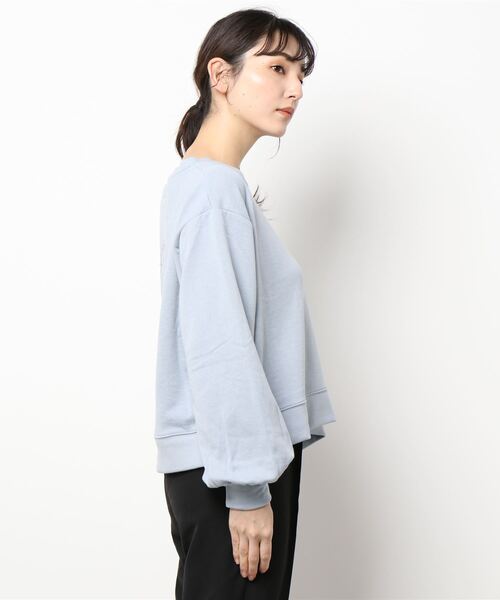 CHILLE（チル）の「CHILLEロゴバックフラワー刺繍トレーナー（スウェット・レディース・ライトブルー/スミクロ・FREE）」の7枚目の写真