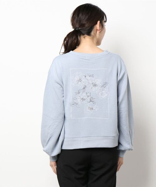 CHILLE（チル）の「CHILLEロゴバックフラワー刺繍トレーナー（スウェット・レディース・ライトブルー/スミクロ・FREE）」の8枚目の写真