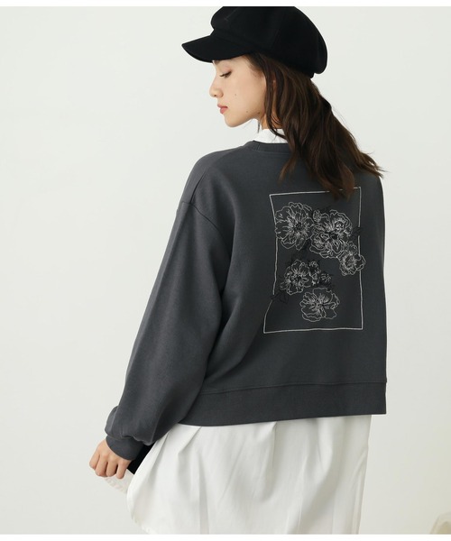 CHILLE（チル）の「CHILLEロゴバックフラワー刺繍トレーナー（スウェット・レディース・ライトブルー/スミクロ・FREE）」の15枚目の写真