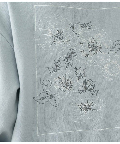 CHILLE（チル）の「CHILLEロゴバックフラワー刺繍トレーナー（スウェット・レディース・ライトブルー/スミクロ・FREE）」の10枚目の写真