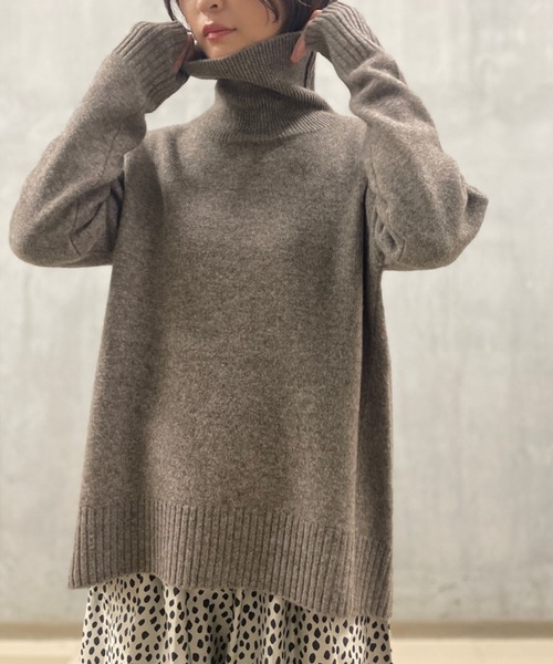 BEARDSLEY（ビアズリー）の「ヤクとメリノウールを混紡したとてもやわらかな 後ろスリットタートルニット（ニット/セーター・レディース・スカイブルー/モカ・FREE）」の6枚目の写真