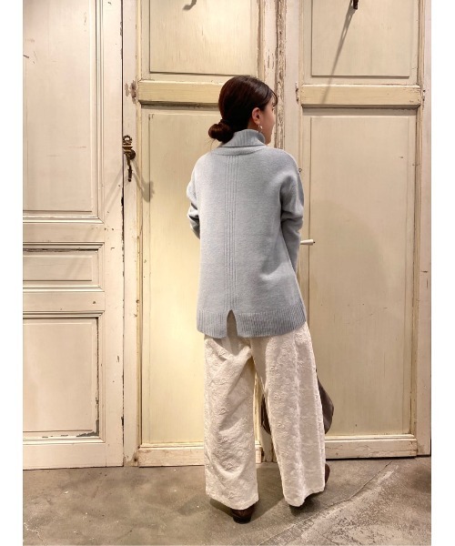 BEARDSLEY（ビアズリー）の「ヤクとメリノウールを混紡したとてもやわらかな 後ろスリットタートルニット（ニット/セーター・レディース・スカイブルー/モカ・FREE）」の18枚目の写真
