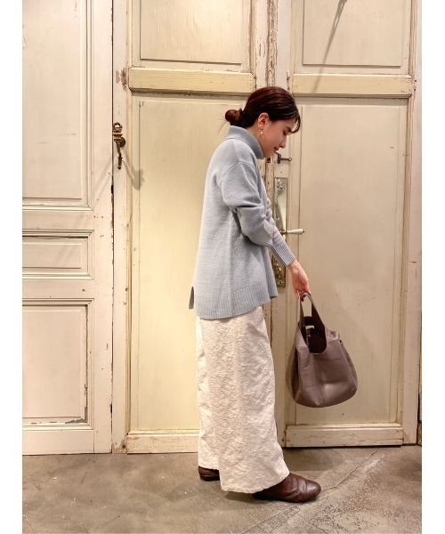 BEARDSLEY（ビアズリー）の「ヤクとメリノウールを混紡したとてもやわらかな 後ろスリットタートルニット（ニット/セーター・レディース・スカイブルー/モカ・FREE）」の17枚目の写真