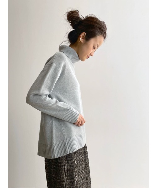 BEARDSLEY（ビアズリー）の「ヤクとメリノウールを混紡したとてもやわらかな 後ろスリットタートルニット（ニット/セーター・レディース・スカイブルー/モカ・FREE）」の15枚目の写真